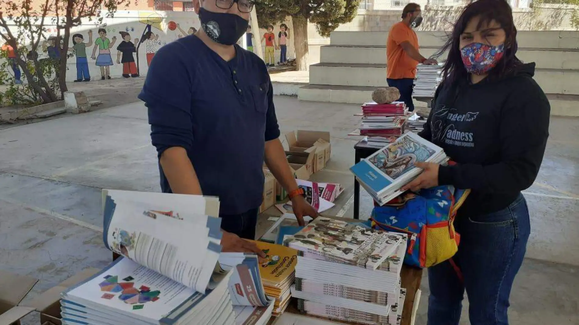 Entrega de libros